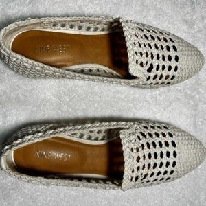 Nine West Women's casual flat slip on shoes. Cream color. Size 8M.
